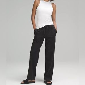 Lululemon-Womens Straight Leg Mid-Rise Pant ‘Luxtreme’